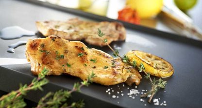 STEAKS DE POULET MARINES THYM CITRON