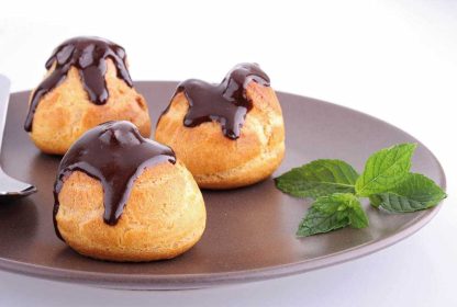 20 PROFITEROLES CHANTILLY SAUCE CHOCOLAT